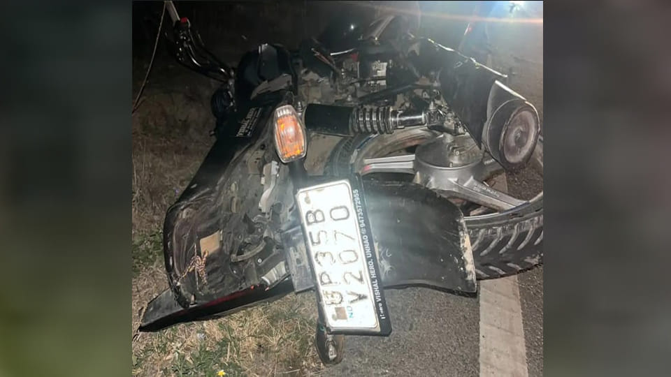Unnao Accident: Two Youths Killed After Motorcycle Collides with Loader