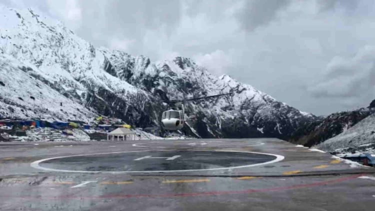 Kedarnath Yatra: दर्शन के लिए धाम पहुंचे कुछ यात्रियों की बिगड़ी तबीयत, हेलिकॉप्टर से उपचार के लिए भिजवाया गया