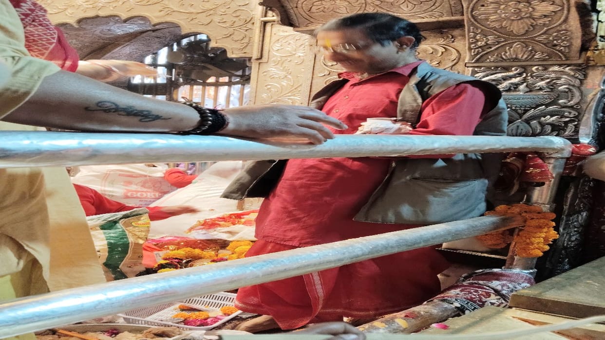 Devotees Offer Five Kilograms of Silver at Maa Chintpurni Temple