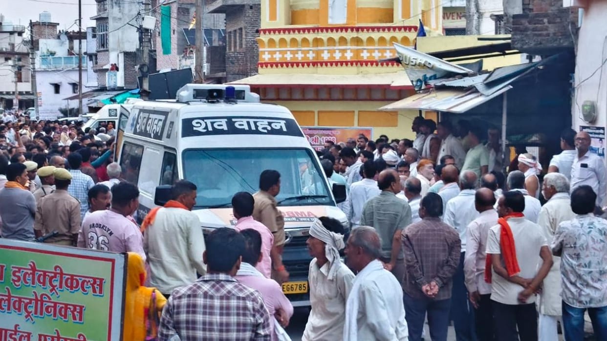 Lalitpur: The bodies arrived after 12 hours, six coffins were raised simultaneously
