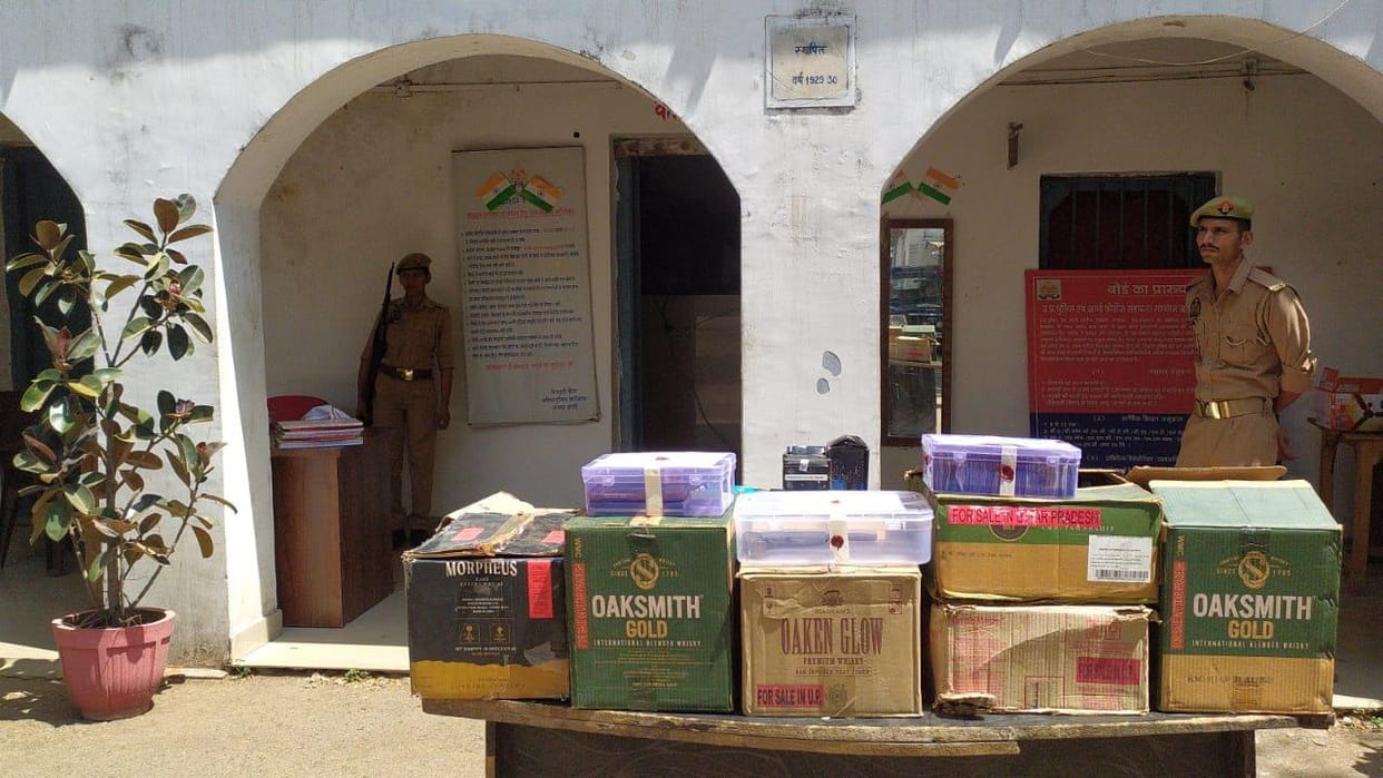 Jhansi: Two interstate liquor smugglers arrested in police encounter