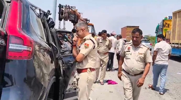 five Dead Including four up Policemen in Road Accident on KMP Expressway