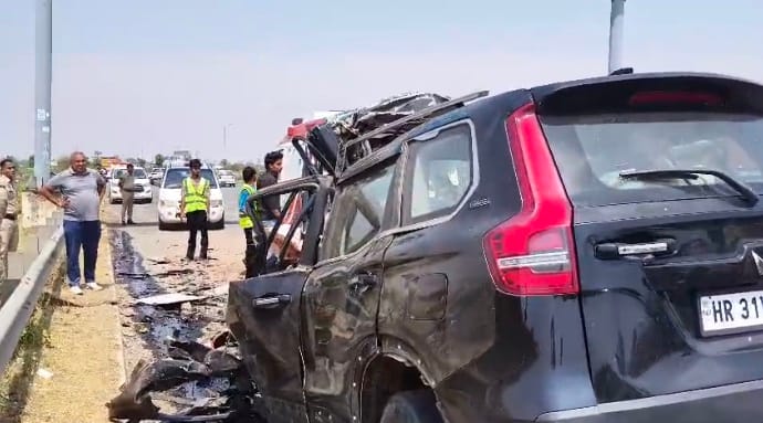 five Dead Including four up Policemen in Road Accident on KMP Expressway
