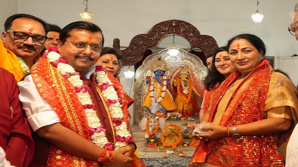 BJP active in Delhi after Bengal victory, President Nitin Naveen and CM Rekha Gupta reached CR Park
