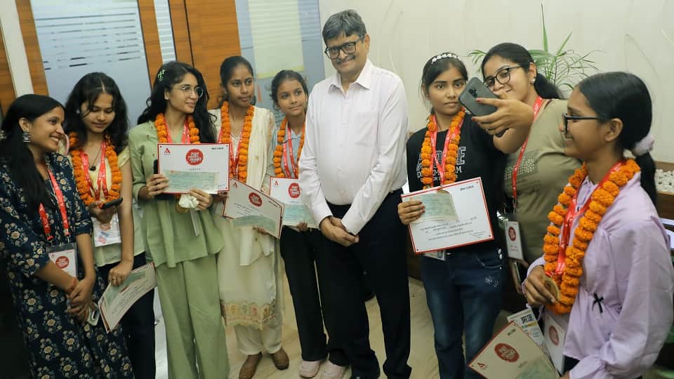 Atul Maheshwari Scholarship Ceremony: The key to success is discipline and inner peace