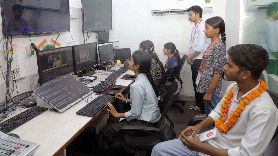 Atul Maheshwari Scholarship Ceremony: The key to success is discipline and inner peace