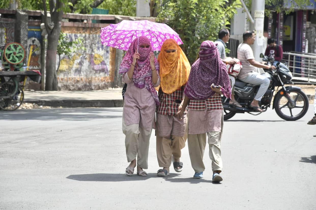MP Weather Today: Double Whammy for MP Weather—Mercury Soars to 42 Degrees; While Some Areas See Light Rain, O