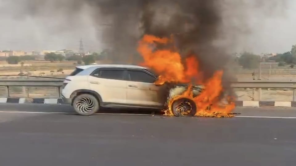 Moving vehicle catches fire in Sonipat