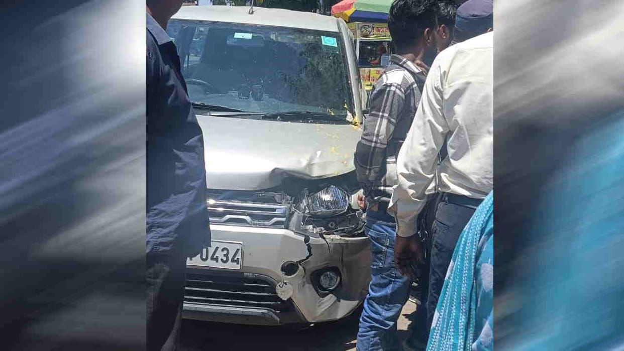 Accident near Nehru Colony Vegetable Market Car crashes into three pushcarts Dehradun News