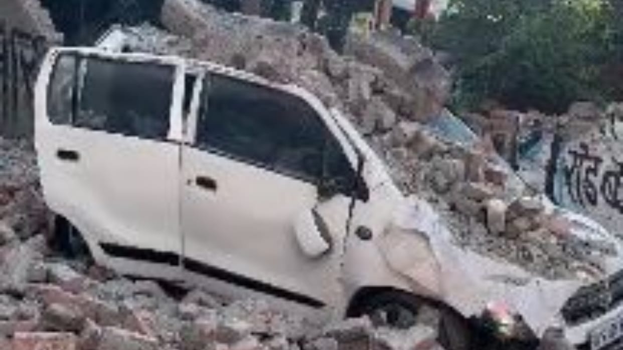 roadways workshop wall collapsed on the road car damaged in Bareilly