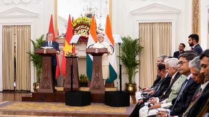 pm modi meets president of Vietnam to lam at Hyderabad house