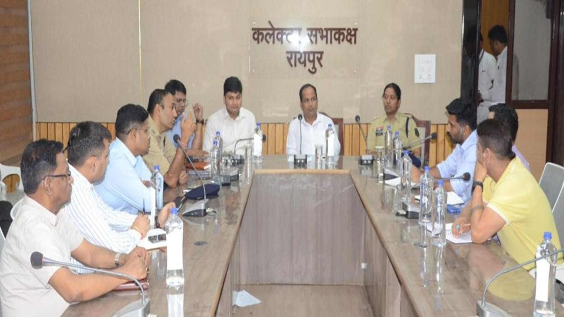 कलेक्टर ने ली समीक्षा बैठक