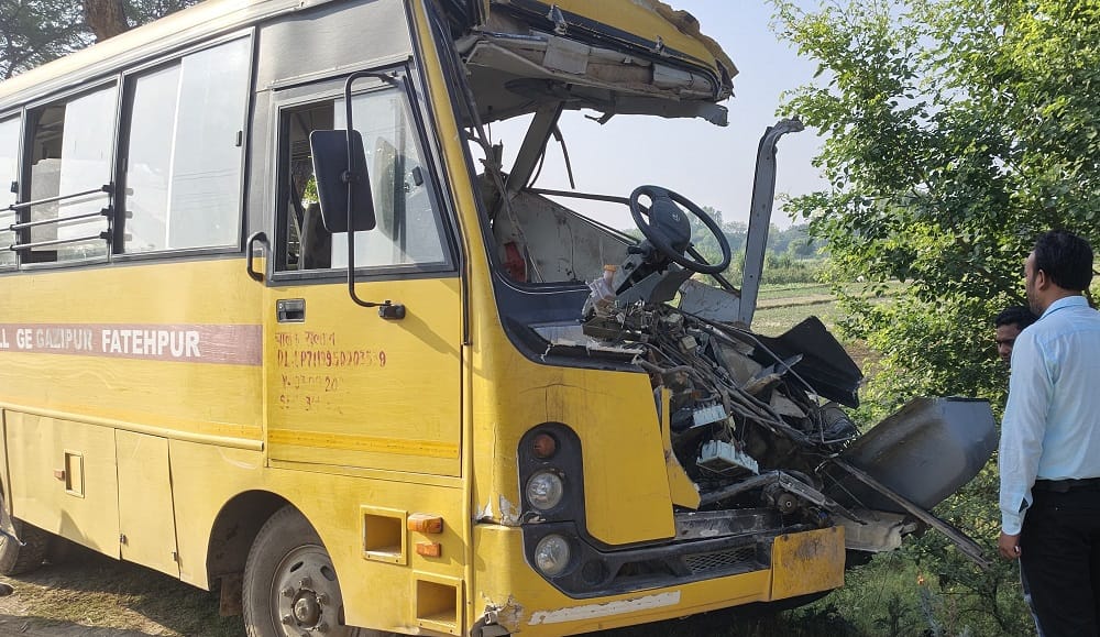 Fatehpur Bus Carrying Wedding Guests Crashes into Stationary Dumper from Behind 17 Injured Including Children