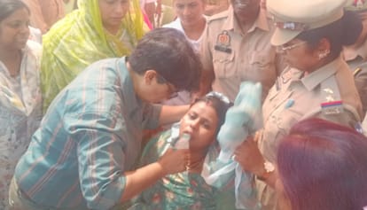 Orai Four bravehearts were given state farewells  Mayuri fainted after hugging her husbands body