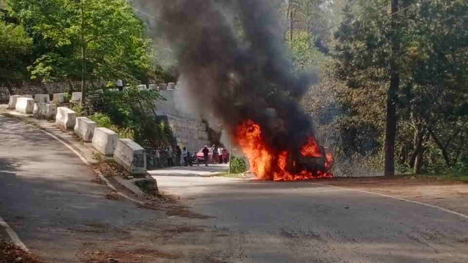 Tehri News: Parked Car Near Ghumetidhar Catches Fire Short Circuit Suspected Cause