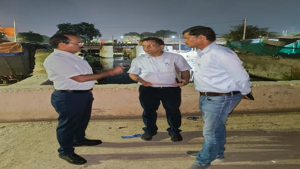 newly appointed Municipal Commissioner  Santosh Kumar Vaishya has assumed office