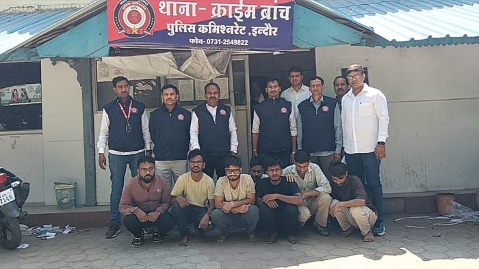 पुलिस की गिरफ्त में आरोपी।