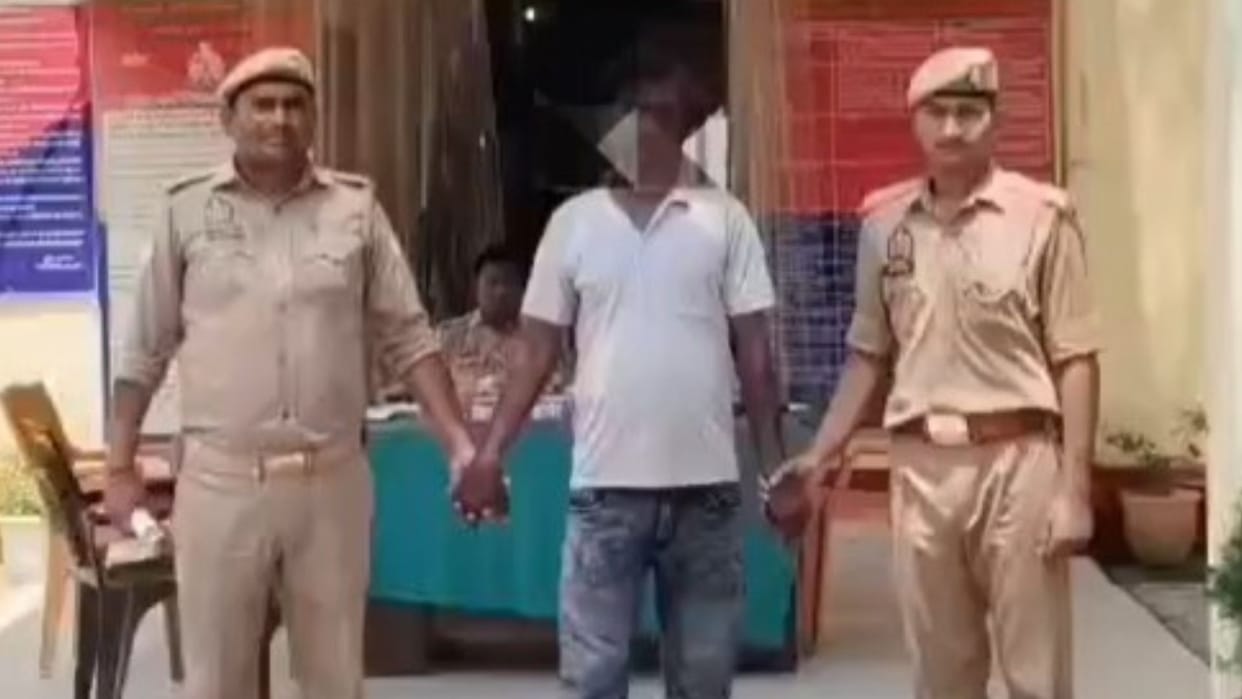 Criminal carrying 50000 bounty arrested Chandauli plotting escape when police arrived