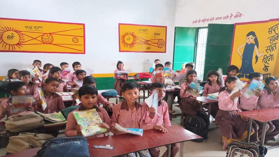 No Power Even After 60,000 Payment: Kids Forced to Fan Themselves in School for 3 Years