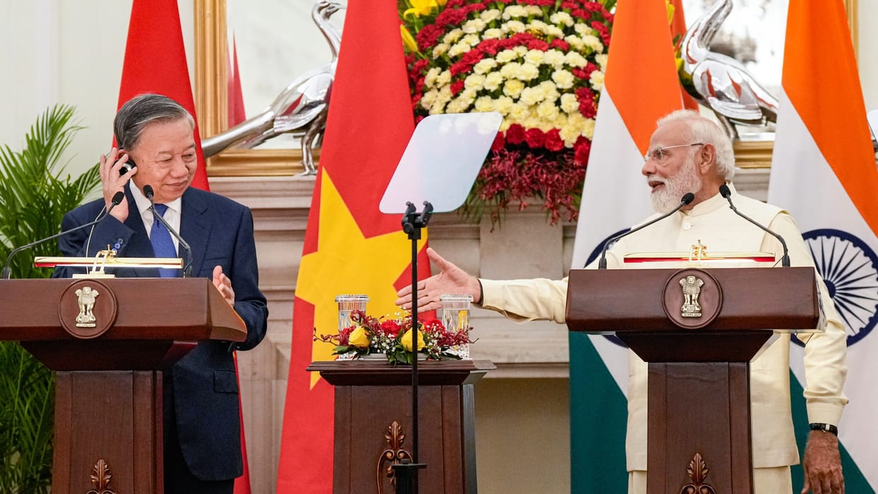 pm modi meets president of Vietnam to lam at Hyderabad house