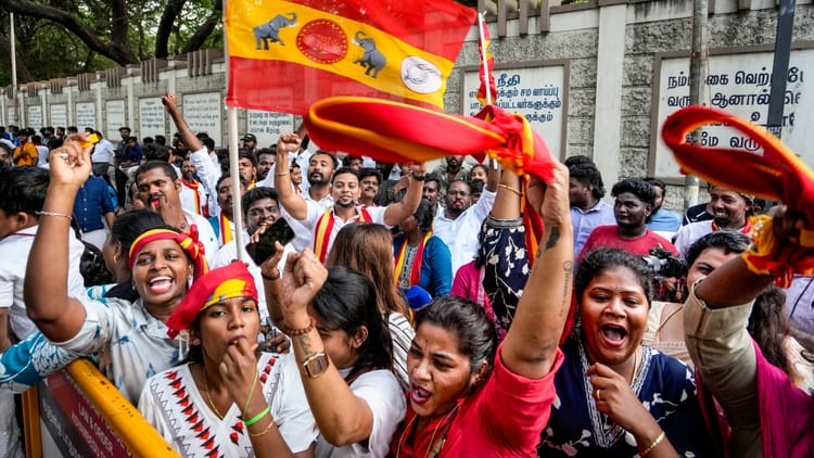 लोकलुभावन वादों के एक्सप्रेसवे: वित्तीय संकट और कर्ज के स्पीड ब्रेकर, जनता से किए वादे निभाएंगे कैसे?