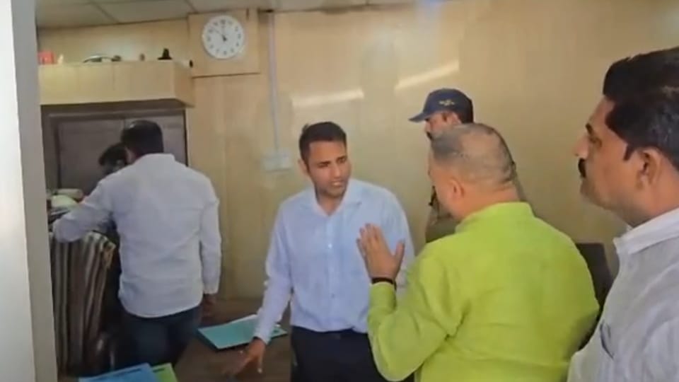 Roorkee News CSC centre and car dealer office outside RTO raided documents seized