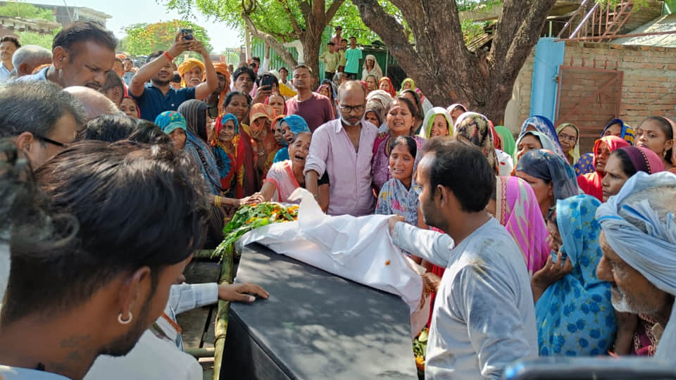 Banda: Constable's Mortal Remains Reach Home; Brother Laments, "I Am Left All Alone"...