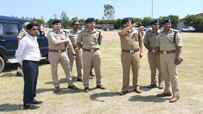 देवबंद में सीएम योगी की सभा के मद्देनजर सभास्थल का निरीक्षण करते एडीजे जोन मेरठ भानु भास्कर। संवाद