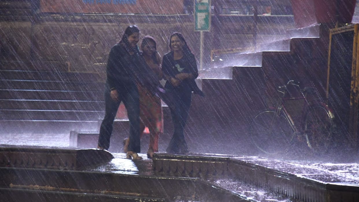 Rain Alert in Kashi Today May Temperatures Dip Below 20°C for Third Time in 17 Years
