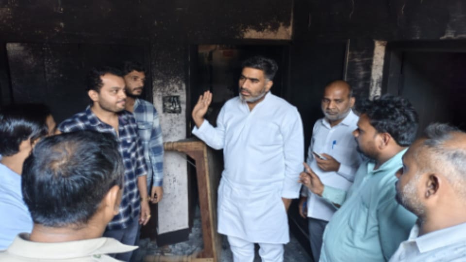 Meerut Fire Incident: SP MLA Atul Pradhan meets victims of Krishna Nagar Dorli fire tragedy