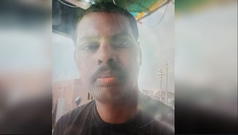 Youth dies while travelling in train