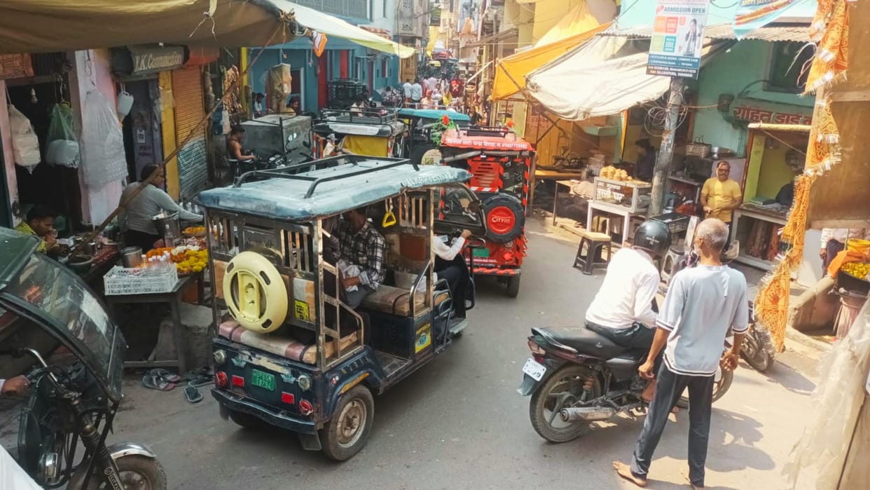 Varanasi Traffic Police Color-Coding System Fails Unruly E-Rickshaws Bring City to  Standstill