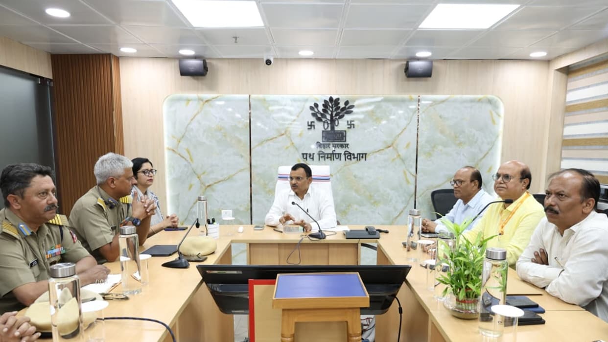 Bihar News: Efforts to save the Vikramshila Bridge Bhagalpur lifeline have intensified.