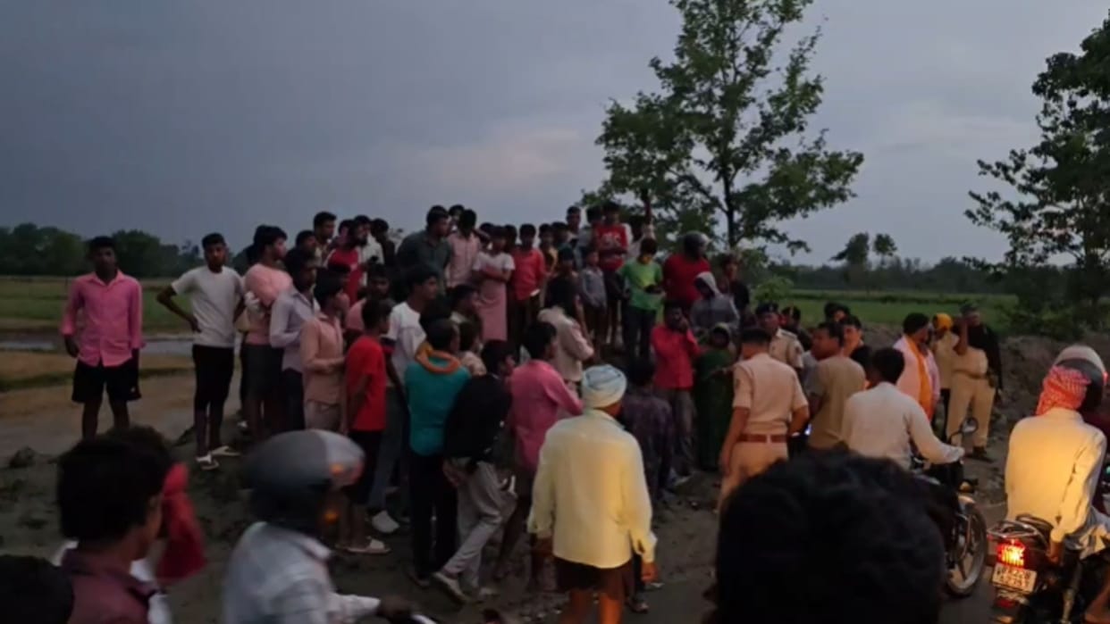tragic accident occurred in Bagaha with family attending wedding child died in collision three injured bihar