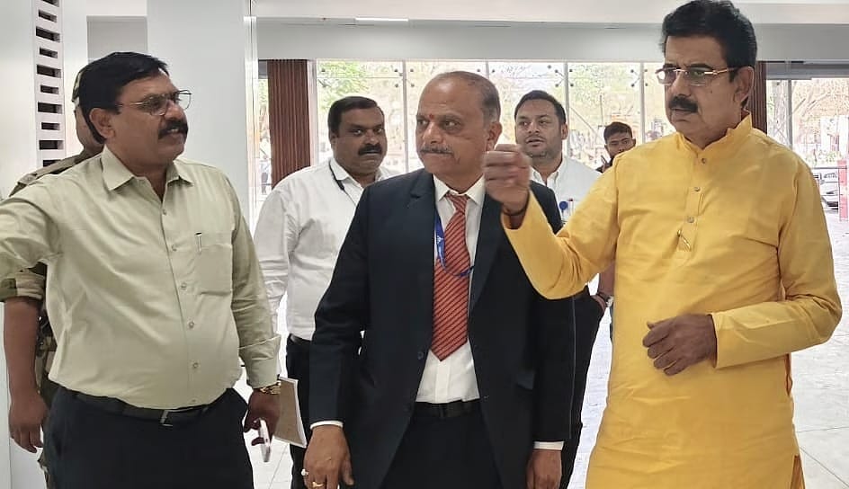 Indore News High level inquiry begins against Airport Director Sunil Maggirwar