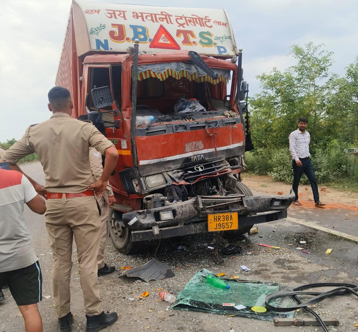 Container-Bus Collision on Kanpur Highway Injures Driver, Traffic Hit for 30 Minutes