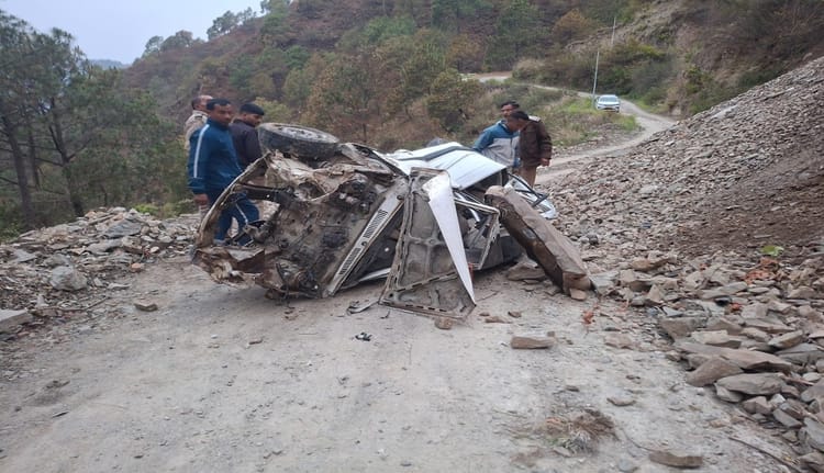 Road Accident: भतरोंजखान में बड़ा हादसा, जागर कार्यक्रम से लौट रहे लोगों की कार खाई में गिरी, तीन की मौत