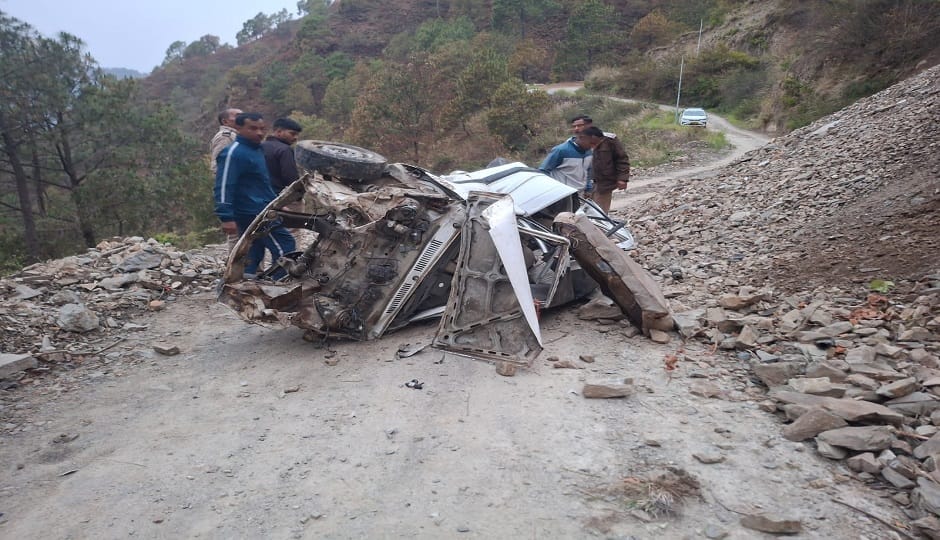 Accident in Bhatronjkhan: Car returning from Jagar program falls into ditch, three people killed