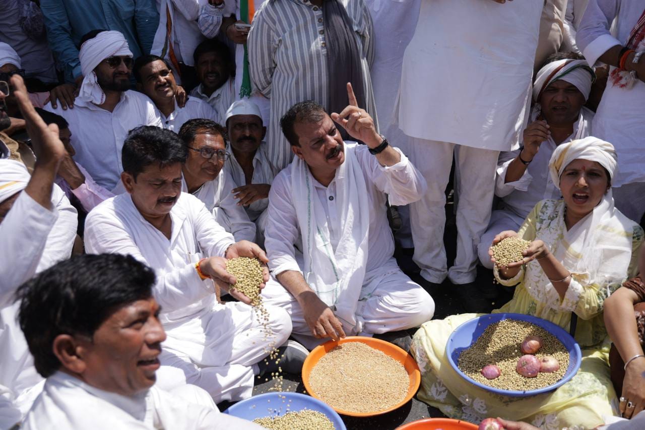 Maha Chakkajam: Congressmen took to the streets to protest farmers' demands