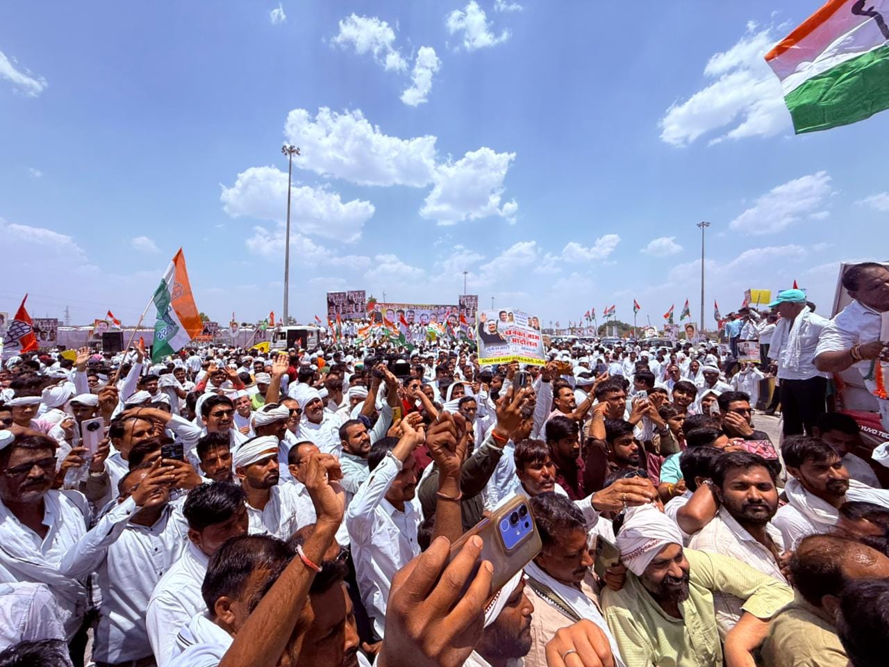Maha Chakkajam: Congressmen took to the streets to protest farmers' demands