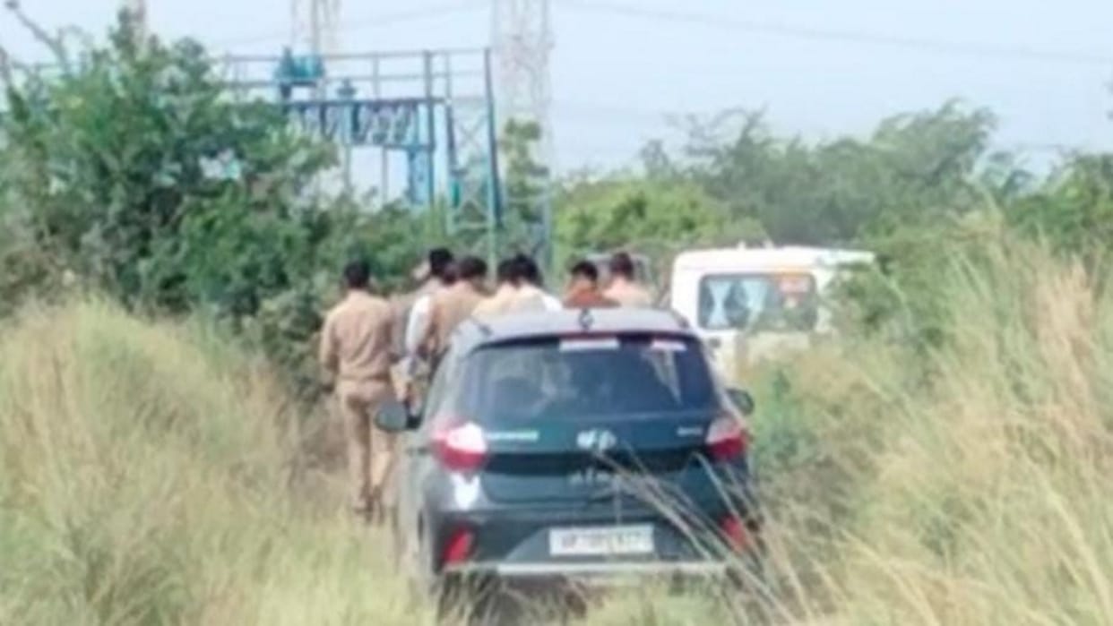 body of a teenage girl who went missing 15 days ago was found in the bushes; a young man had lured her away.