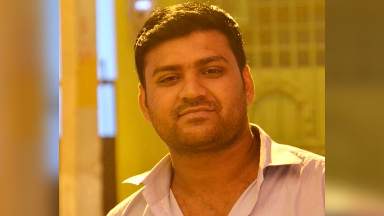 Consolidation lekhpal arrested for taking bribe in Faridpur Bareilly