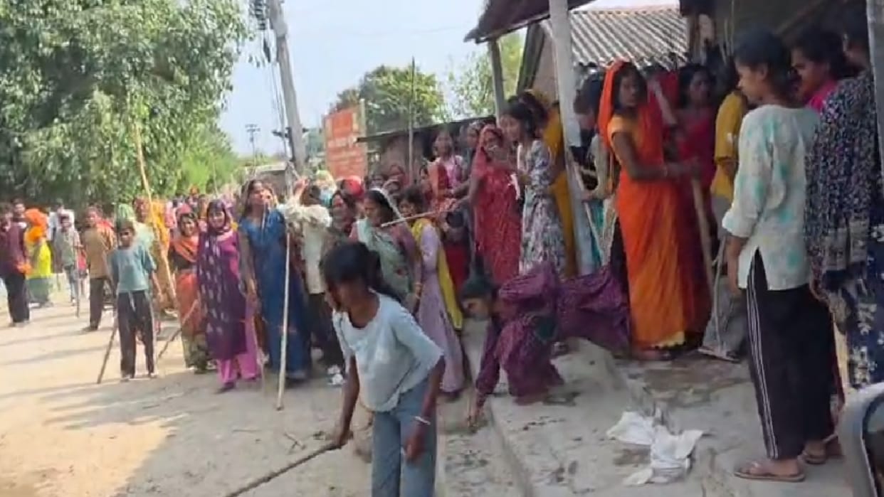 Uproar over opening of liquor shop in Pilibhit officials beaten with sticks