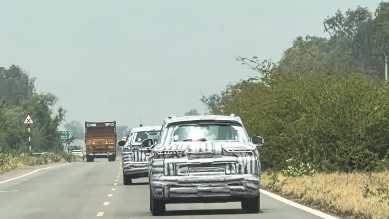 Maruti Brezza Facelift Spotted Again with Mystery MPV, Could Be New Ertiga or YMC