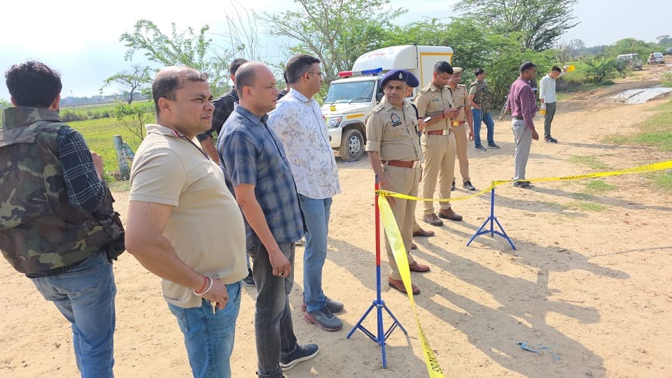 Two Dacoits Killed in Police Encounter in Mathura, Linked to 30 Lakh Robbery