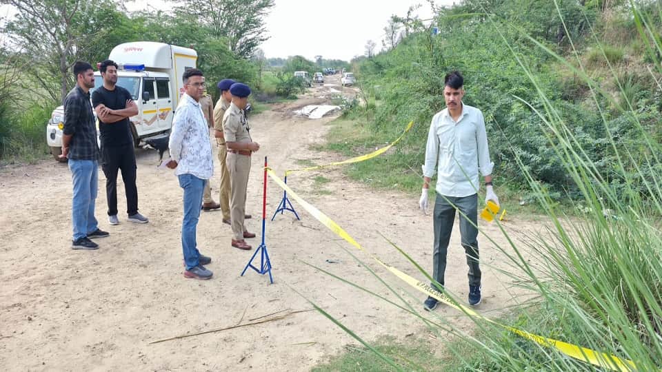 Two Dacoits Killed in Police Encounter in Mathura, Linked to 30 Lakh Robbery