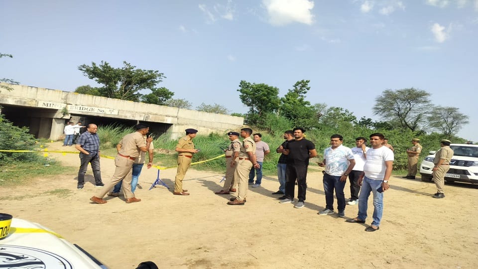Two Dacoits Killed in Police Encounter in Mathura, Linked to 30 Lakh Robbery