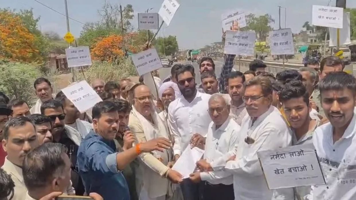Ujjain: Farmers Protest for Narmada Pipeline, Submit Memorandum to SDM; Hunger Strike Announced from May 25