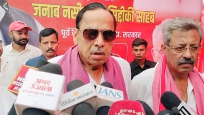 सपा नेता नसीमुद्दीन सिद्दीकी, साथ में पूर्व एमएलसी जयेश प्रसाद