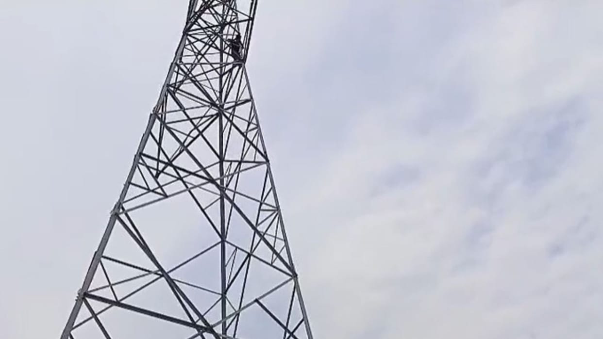 Ghazipur Youth climbs tower after girlfriend refuses to marry him brought down after 2 hours